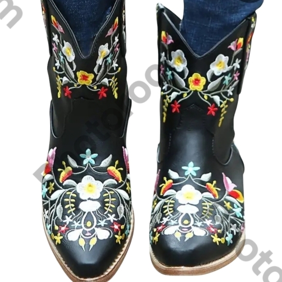 NEW Black Embroidered Boots 7.5 low heel slipon - Picture 5 of 8